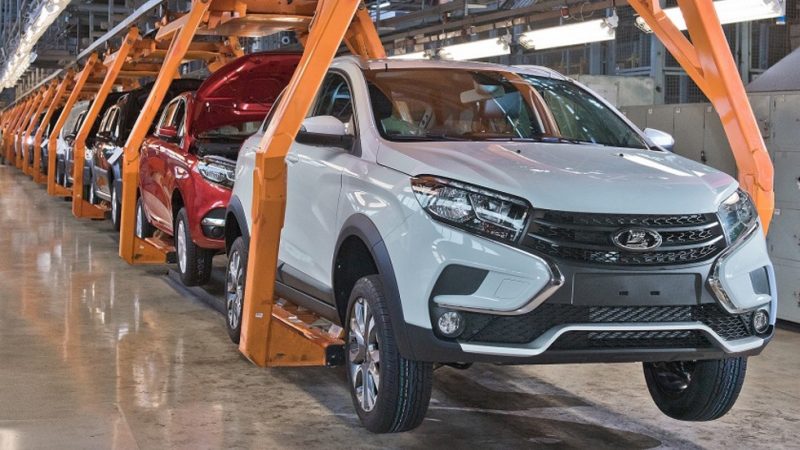 Пополнение в семействе: Lada Xray Cross пустили в серию