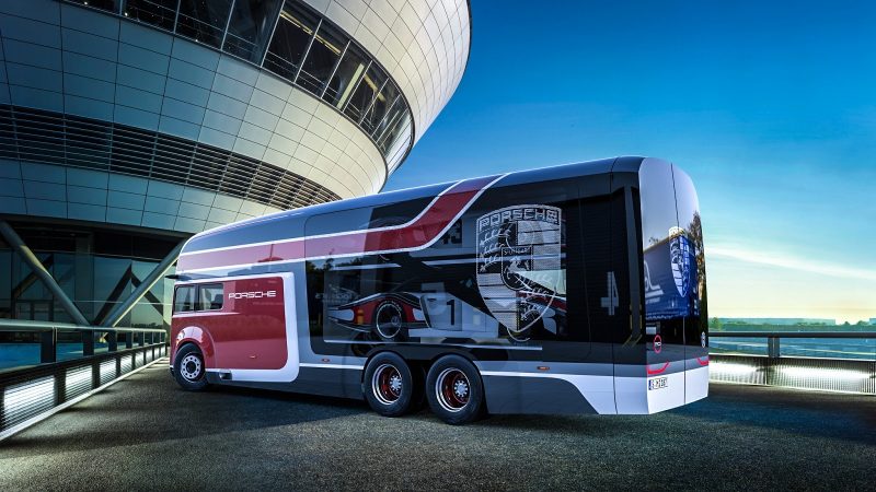 Смотреть и завидовать: автобус-витрина для Porsche от российского дизайнера